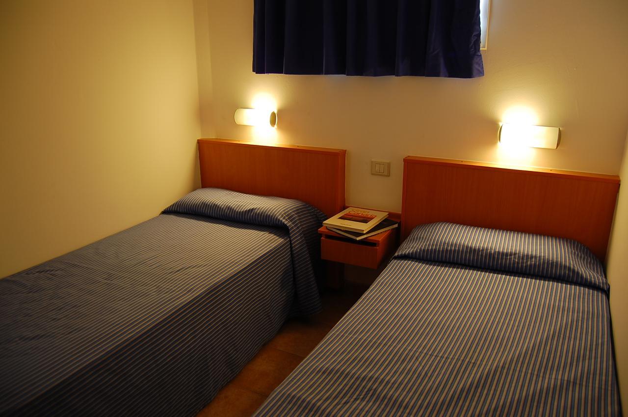 Apartamentos Karina 플라야 델 잉글스 객실 사진